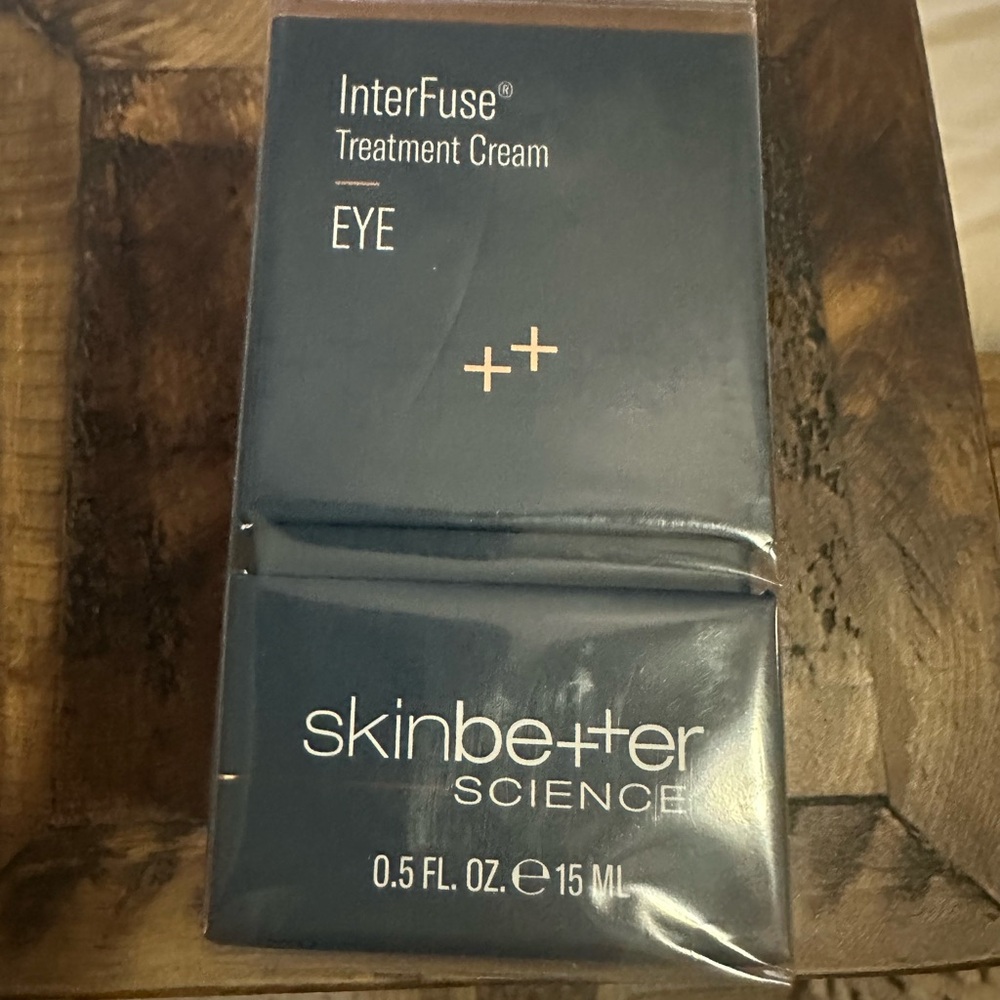 skinbetter science InterFuse Eye Treatment Cream - Navy Packaging
